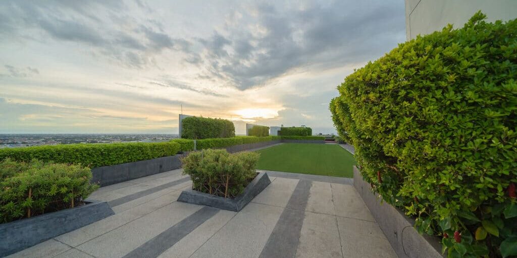 ce-sky-garden-on-private-rooftop-of-condominium